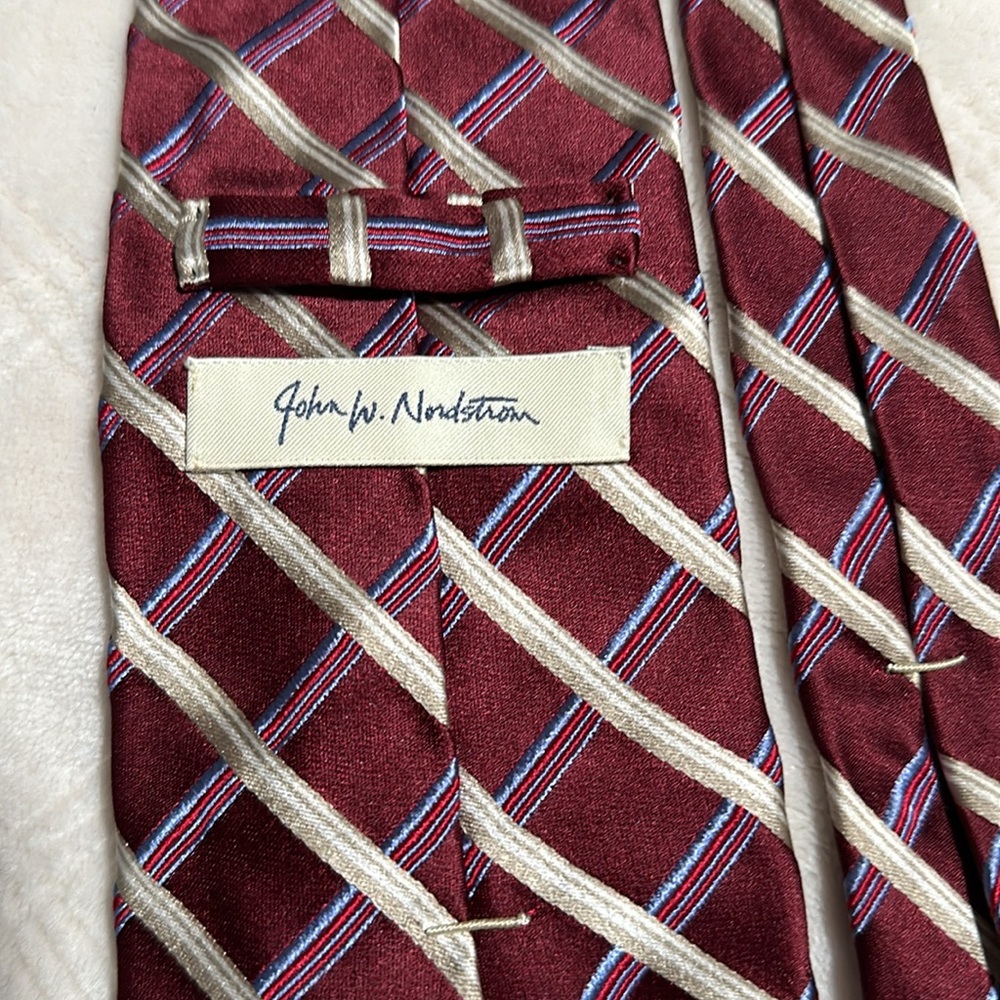 John W Nordstrom Men's Silk Tie Burgundy Red Striped Necktie - Picture 6 of 6